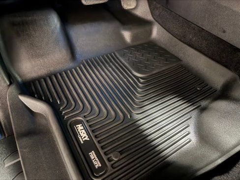 Used 2017 Ford F150 Lariat w/ Equipment Group 502A Luxury AWD/4WD image 17