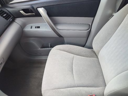 Used 2010 Toyota Highlander Sport FWD image 24