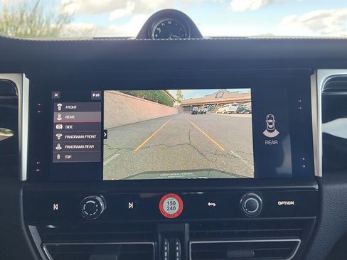 Used 2024 Porsche Macan w/ Premium Plus Package image 42