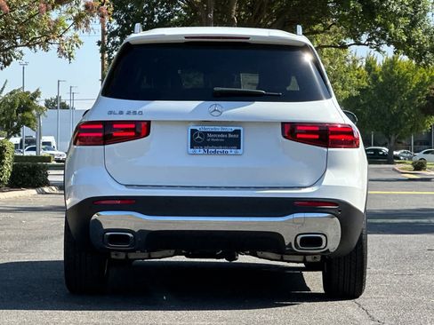 New 2025 Mercedes-Benz GLB 250 image 4