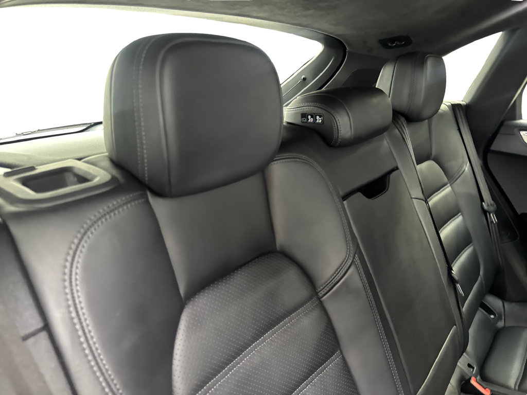 Used 2020 Porsche Macan Turbo AWD/4WD image 41