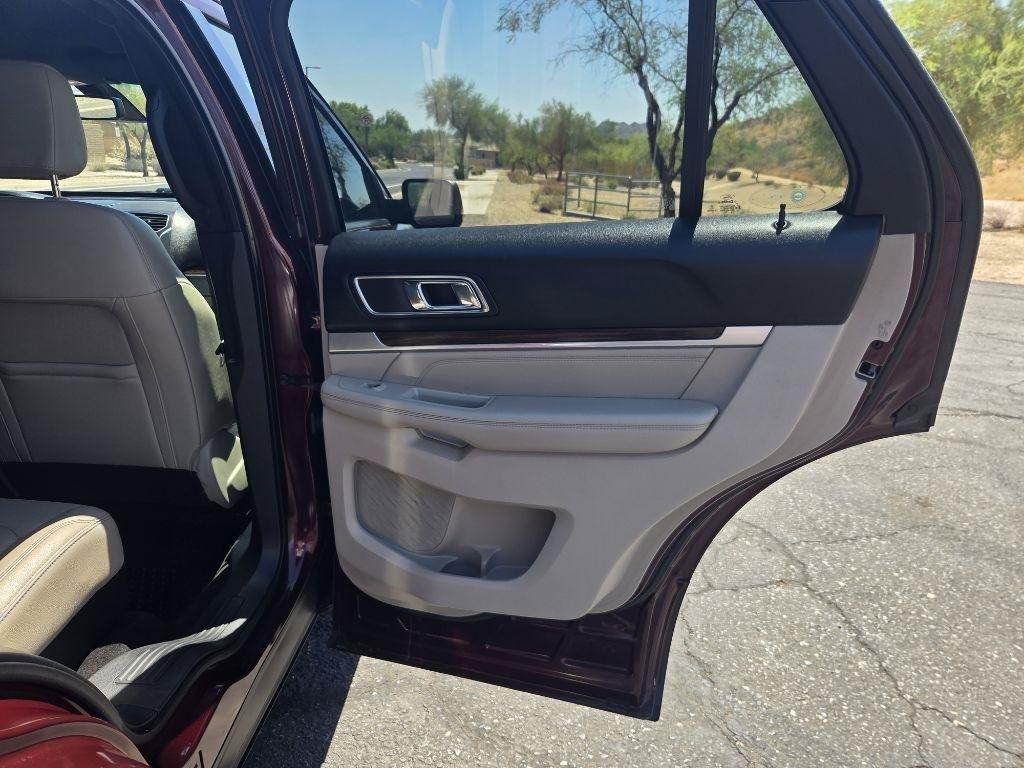 Used 2018 Ford Explorer Limited w/ Equipment Group 301A FWD image 21