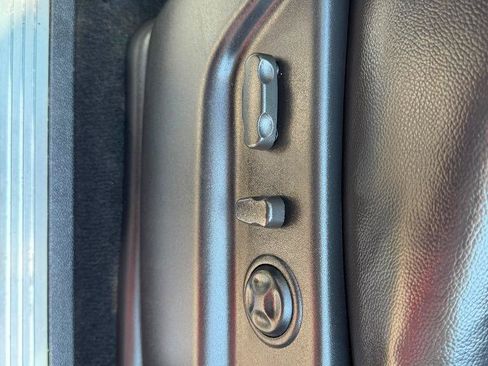 Used 2007 GMC Yukon XL SLT w/ SLT Preferred Equipment Group AWD/4WD image 16