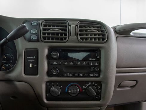 Used 2002 Chevrolet S10 Pickup LS w/ LS Preferred Equipment Group AWD/4WD image 22