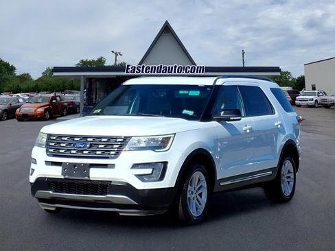 Used 2017 Ford Explorer XLT w/ Equipment Group 202A FWD image 1