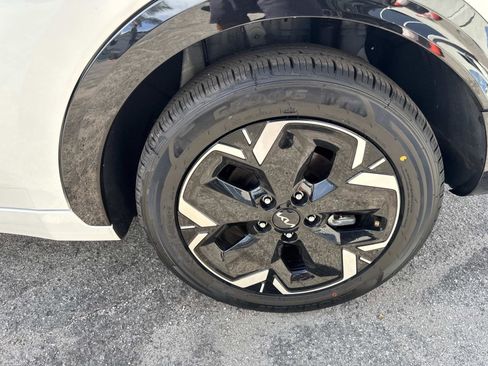 Used 2025 Kia Niro Wave image 6