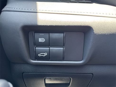 Used 2022 Toyota Highlander XLE image 11