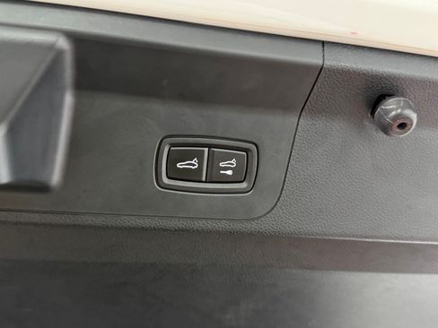 Used 2018 Porsche Panamera 4 AWD/4WD image 22