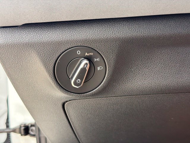 Used 2025 Volkswagen Jetta SE FWD image 20