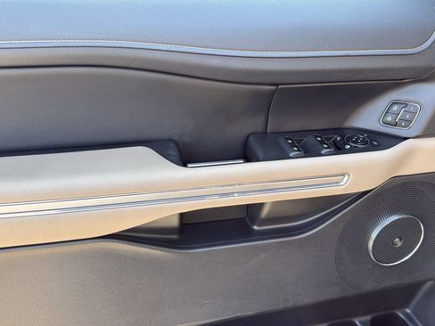 Used 2024 Ford Expedition Limited RWD image 11