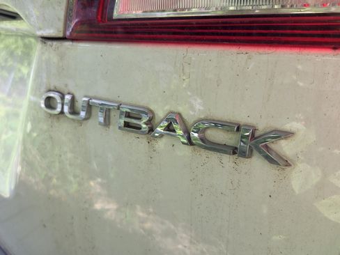 Used 2016 Subaru Outback 2.5i Limited AWD/4WD image 13
