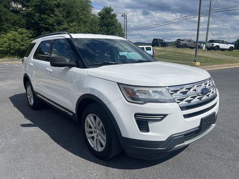 Used 2019 Ford Explorer XLT AWD/4WD image 6