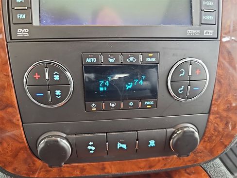 Used 2010 Chevrolet Tahoe LTZ image 28