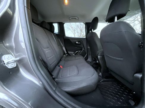Used 2021 Jeep Renegade Latitude image 19