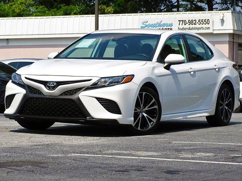 Used 2020 Toyota Camry SE FWD image 5