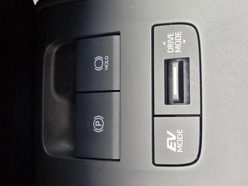 Used 2023 Toyota Venza Nightshade image 23