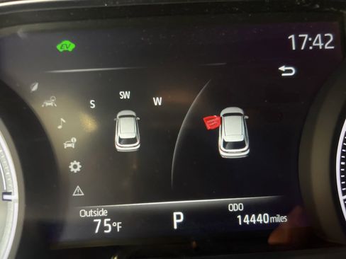 Used 2023 Toyota Venza XLE image 10