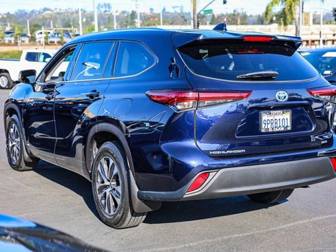 Used 2020 Toyota Highlander XLE AWD/4WD image 23