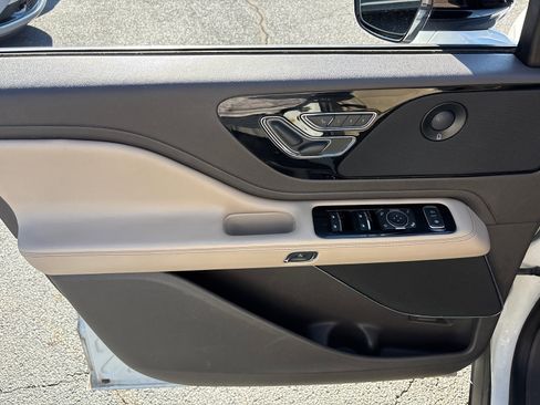 Certified 2020 Lincoln Aviator Reserve w/ Elements Package Plus AWD/4WD image 11