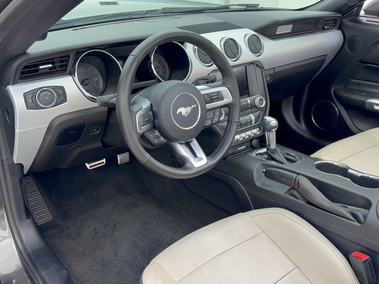 Used 2016 Ford Mustang GT Premium w/ Equipment Group 401A RWD image 4