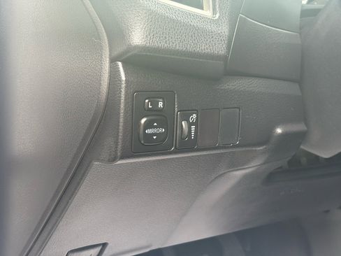 Used 2015 Toyota Corolla S Premium image 17