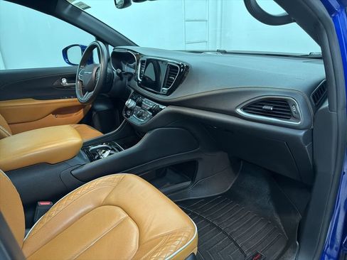 Used 2021 Chrysler Pacifica Pinnacle FWD image 28