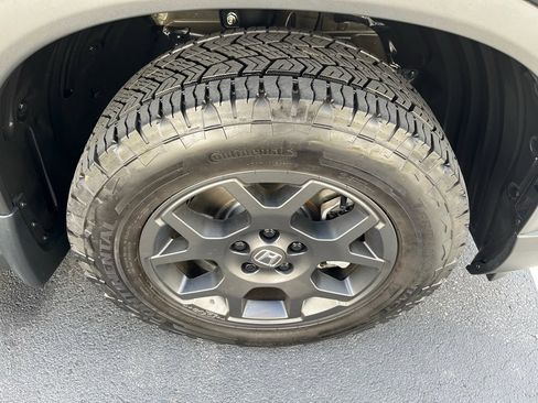 Used 2025 Honda Pilot TrailSport image 13