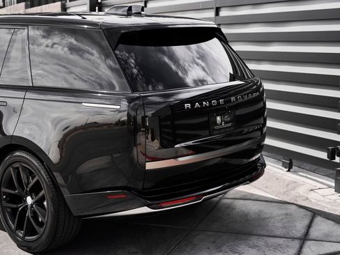Used 2025 Land Rover Range Rover Long Wheelbase SE AWD/4WD image 9