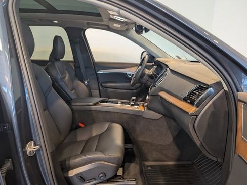 Used 2024 Volvo XC90 B5 Plus w/ Protection Package Premier image 37