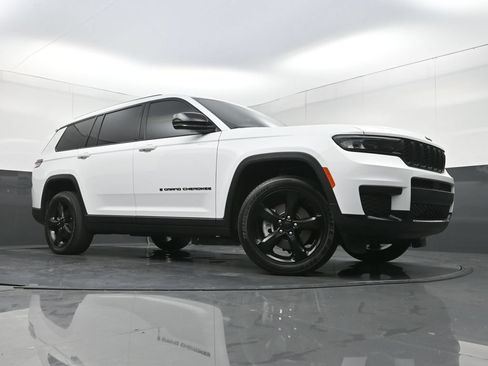 Used 2023 Jeep Grand Cherokee L Laredo AWD/4WD image 28