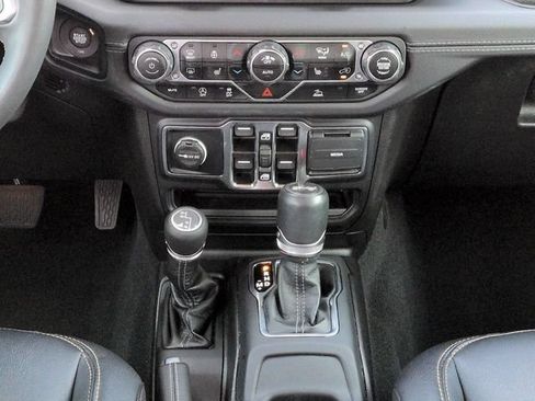 Used 2024 Jeep Wrangler Unlimited Sahara w/ Technology Group AWD/4WD image 19