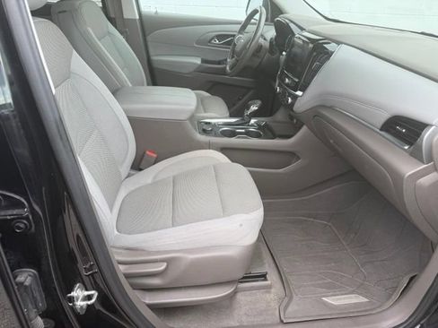 Used 2021 Chevrolet Traverse LT FWD image 16