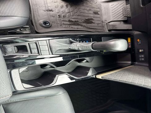 Used 2025 Toyota Camry XLE image 22