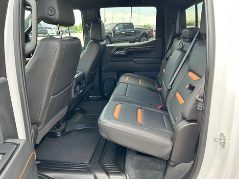Used 2024 GMC Sierra 1500 AT4 w/ AT4 Preferred Package AWD/4WD image 9
