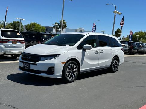 Used 2026 Honda Odyssey EX-L image 2