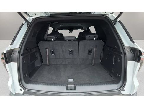 Used 2025 Chevrolet Traverse LT w/ Enhanced Driving Package FWD image 31