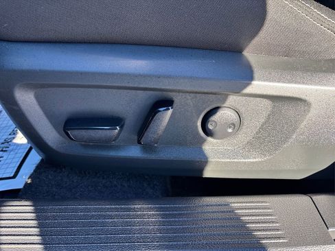 Certified 2025 Nissan Rogue SV image 38