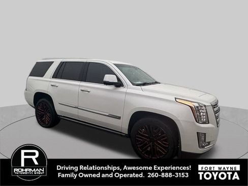 Used 2016 Cadillac Escalade Platinum AWD/4WD image 3
