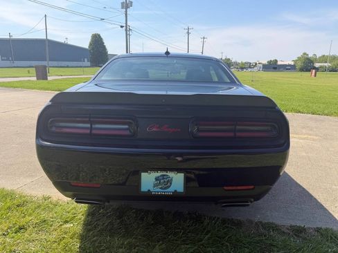 Used 2018 Dodge Challenger R/T Scat Pack w/ Leather Interior Group RWD image 6