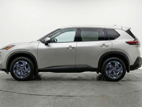 Used 2025 Nissan Rogue SV image 5