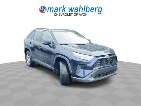 Used 2022 Toyota RAV4 XLE AWD/4WD image 2