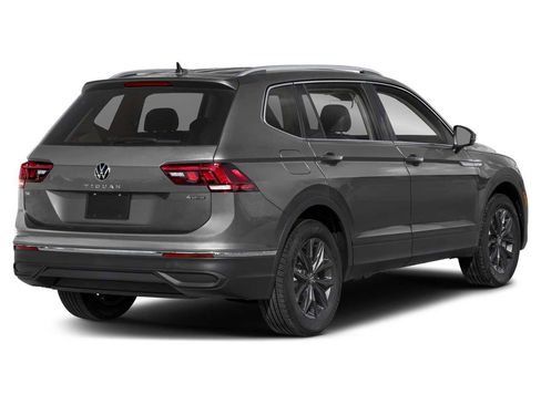 New 2024 Volkswagen Tiguan SE image 2