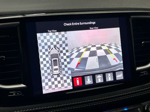 Used 2025 Chrysler Pacifica Select image 23