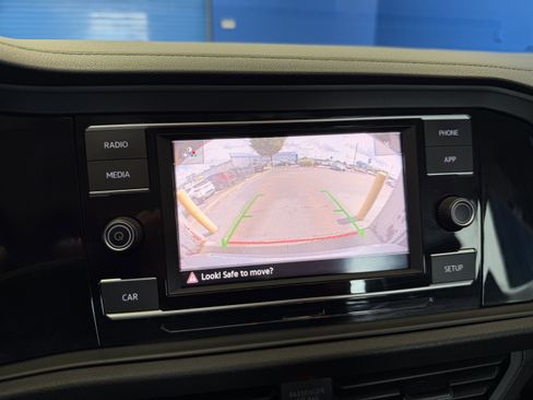 Used 2019 Volkswagen Jetta SE FWD image 18