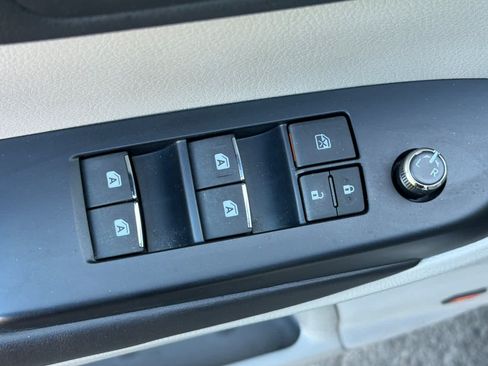 Used 2017 Toyota Highlander Limited AWD/4WD image 15