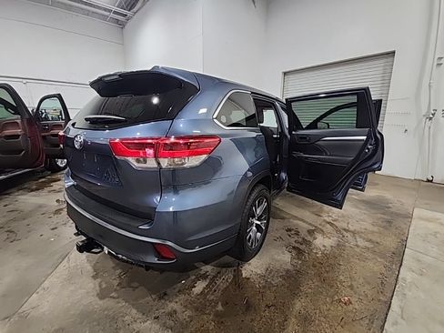 Used 2017 Toyota Highlander LE FWD image 31