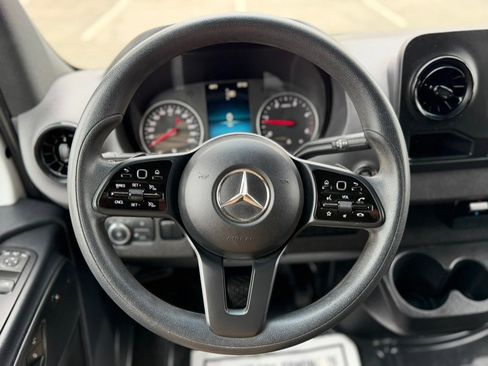 Used 2024 Mercedes-Benz Sprinter 2500 image 25