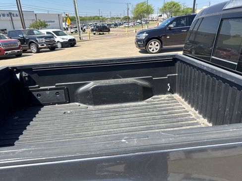 Used 2018 Toyota Tacoma TRD Off-Road w/ Technology Package image 5