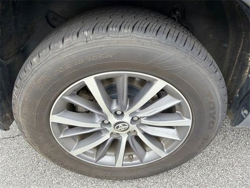 Used 2018 Toyota Highlander XLE image 17