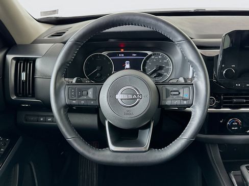 Used 2023 Nissan Pathfinder SL w/ Black Appearance Package AWD/4WD image 18